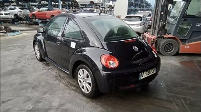 VOLKSWAGEN NEW BEETLE 1.6I — zdjęcie 4