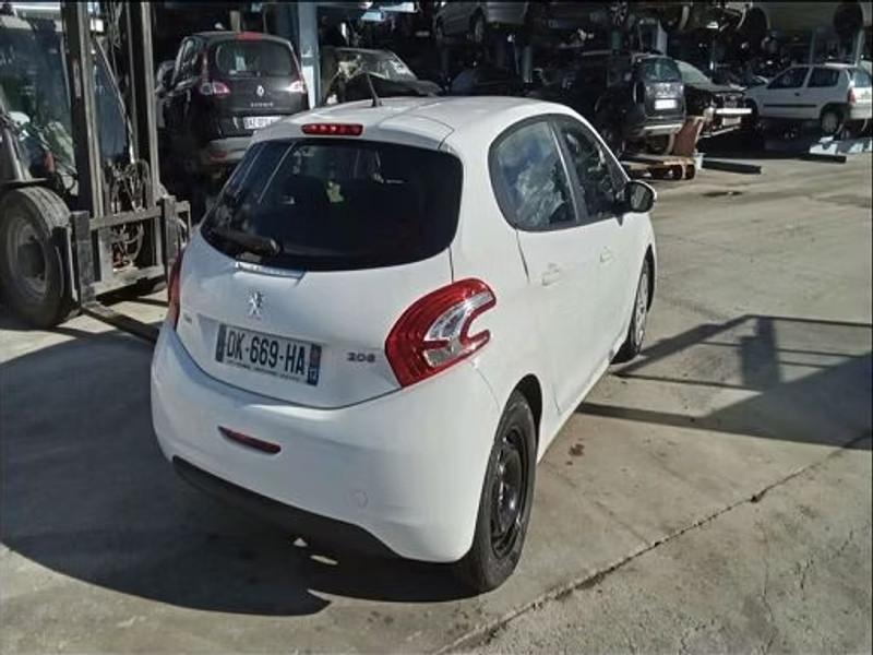 Peugeot 208 1.4 HDi Fap - 68 — zdjęcie 3