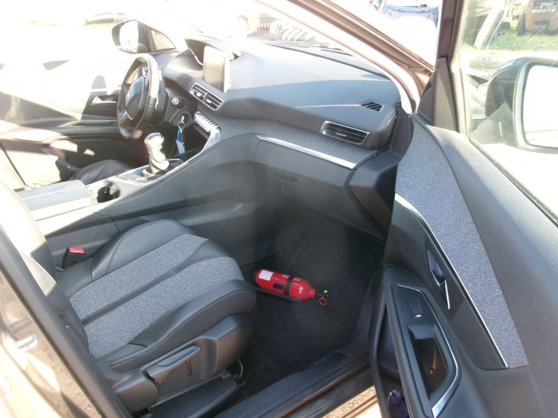 PEUGEOT 3008 1.2 Allure — zdjęcie 26