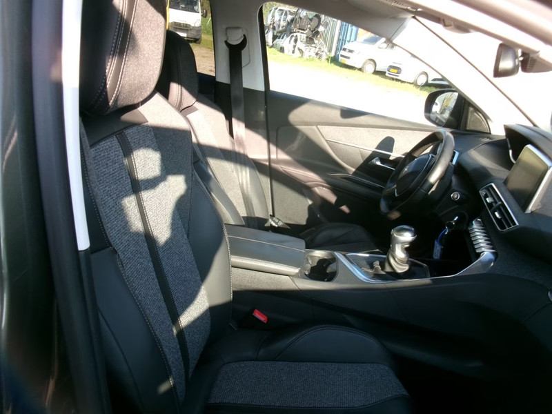 PEUGEOT 3008 1.2 Allure — zdjęcie 28
