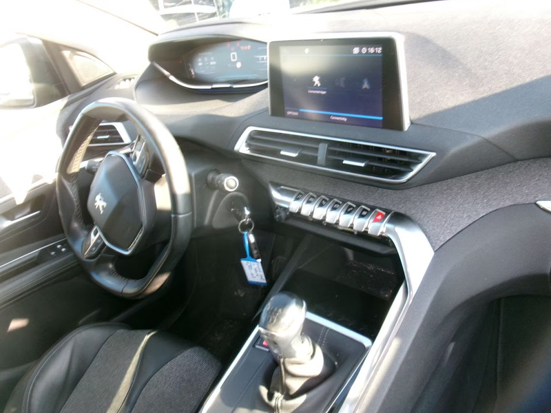 PEUGEOT 3008 1.2 Allure — zdjęcie 29