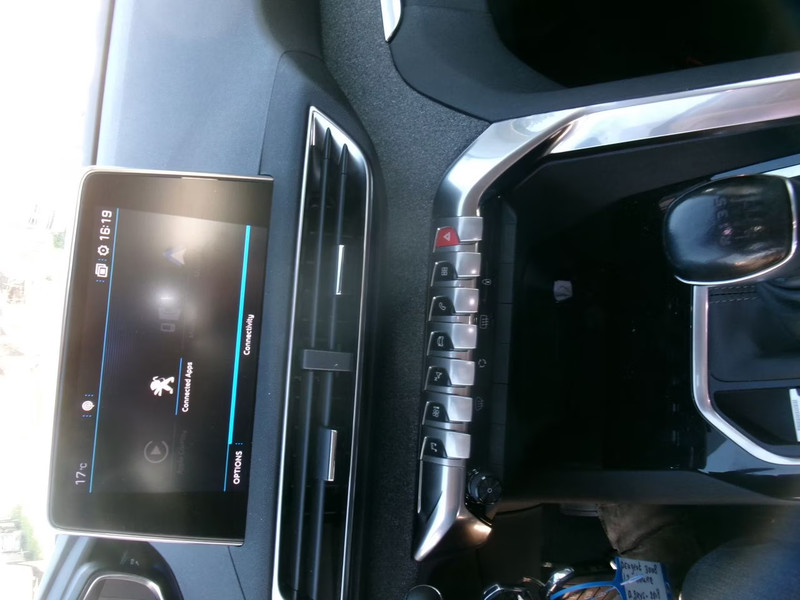 PEUGEOT 3008 1.2 Allure — zdjęcie 31