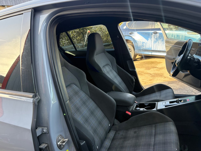 Volkswagen Golf — zdjęcie 14